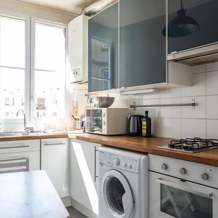 Spacious And Very Bright Cocoon For 2 In Paris *