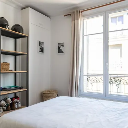 Spacious And Very Bright Cocoon For 2 In Paris パリ